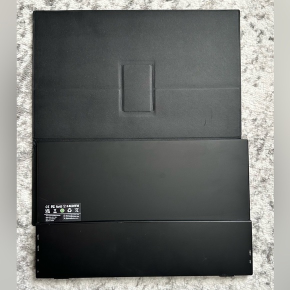 15.6” Portable Monitor w/ Travel Case & 4k Dual Monitor 3/4 Thunderbolt Cable - Picture 4 of 10